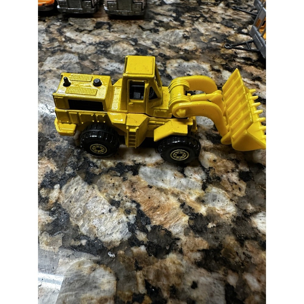 Vintage 1979 Hot Wheels Yellow FRONT LOADER Caterpillar‎ 988 Mattel 1:64